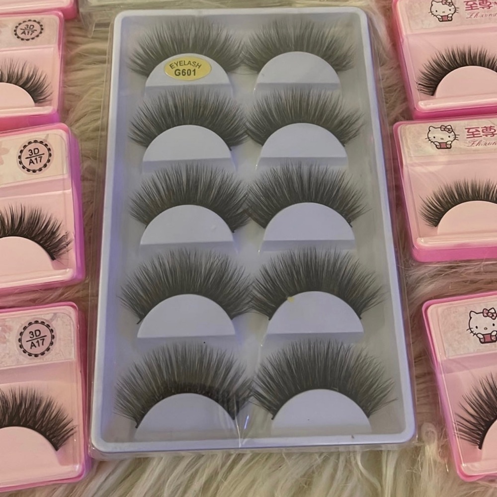 False Lashes - Picture 3 of 4